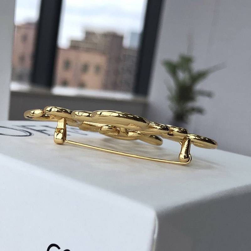 完売必至!ロエベ ブローチ コピーアナグラム ゴールド 11125020人気