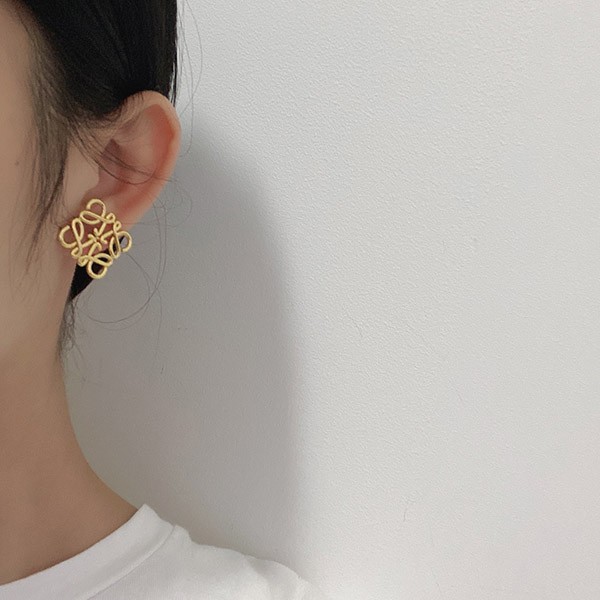 目を惹くカラーロエベ 偽物 アナグラム スタッド ピアス loh17499最高級