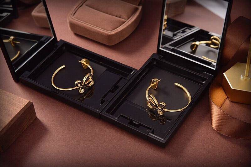 完売必至ロエベ アナグラム ピアス スーパーコピー loi21732最高級