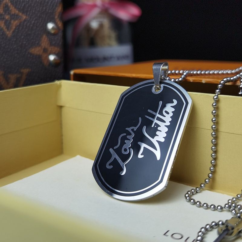 日本未入荷ルイヴィトン ペンダントシグネチャーLV コピー ネックレス M00321高い品質