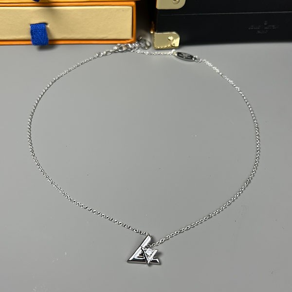 一目惚れ♪ルイヴィトン 偽物 パンダンティフ LV ヴォルト ワン PM ネックレス vua62462通販