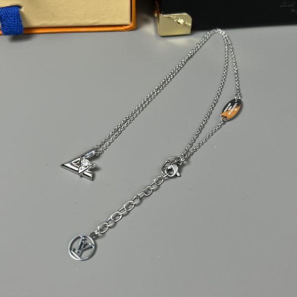 一目惚れ♪ルイヴィトン 偽物 パンダンティフ LV ヴォルト ワン PM ネックレス vua62462激安送料無料
