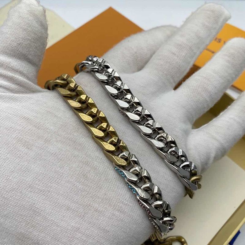 日本未入荷ルイヴィトン コリエチェーンリンクス コピー パッチーズ ストラス ネックレス vuc62476人気