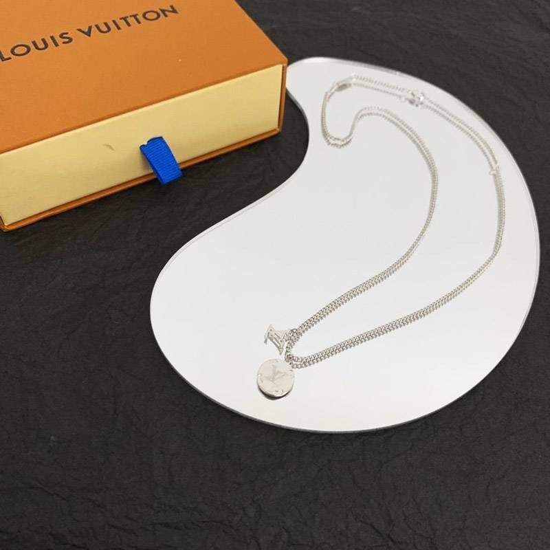 送料込ルイヴィトン LVロゴ ネックレス スーパーコピー vue79786通販