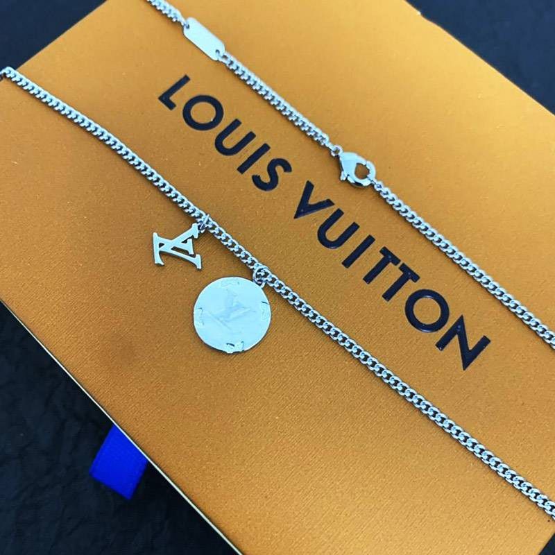 送料込ルイヴィトン LVロゴ ネックレス スーパーコピー vue79786人気