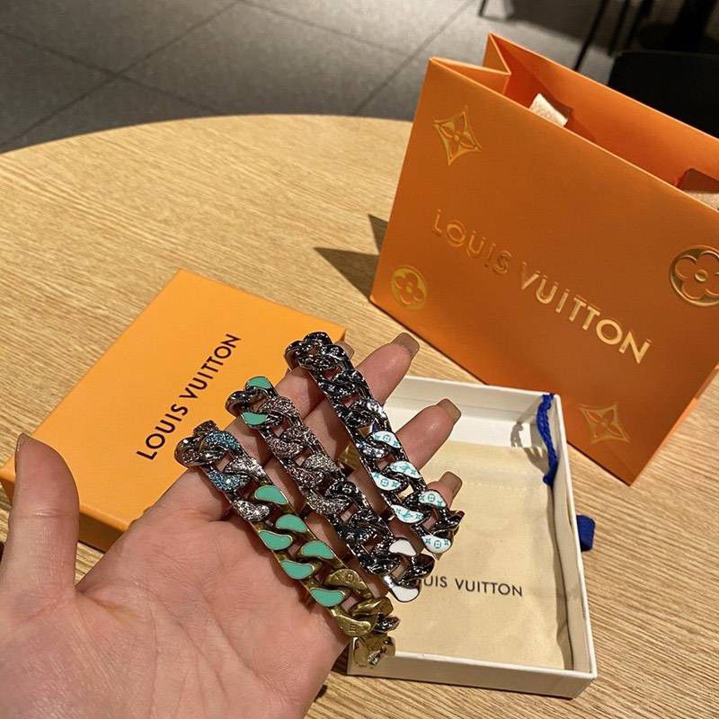 大人気!!新色ルイヴィトン 偽物 コリエ・チェーンリンクス パッチーズ ストラス ネックレス vuf50254N級品