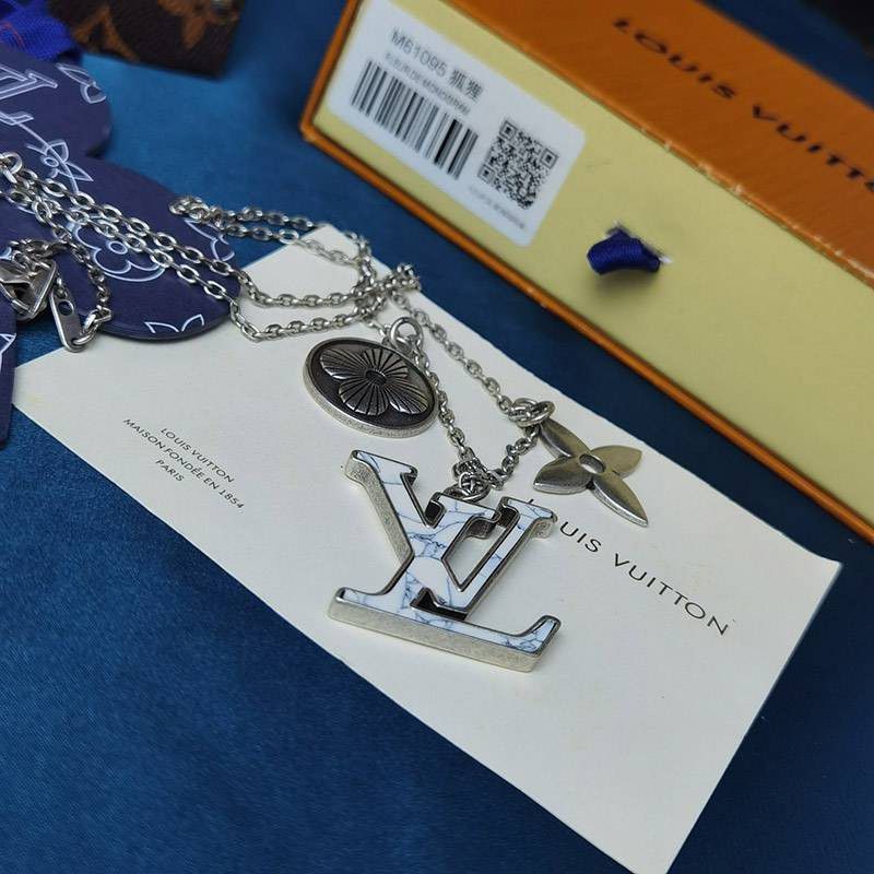 超話題!ルイヴィトン LVロゴ ネックレス 偽物 2色 vuh37902高い品質