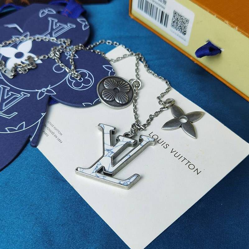 超話題!ルイヴィトン LVロゴ ネックレス 偽物 2色 vuh37902品質保証