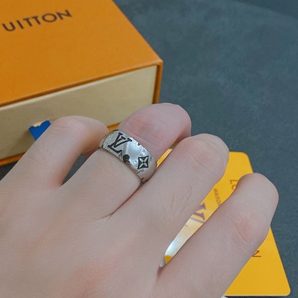 ルイヴィトン 偽物リング  モノグラム カーヴド vuq69898N級品