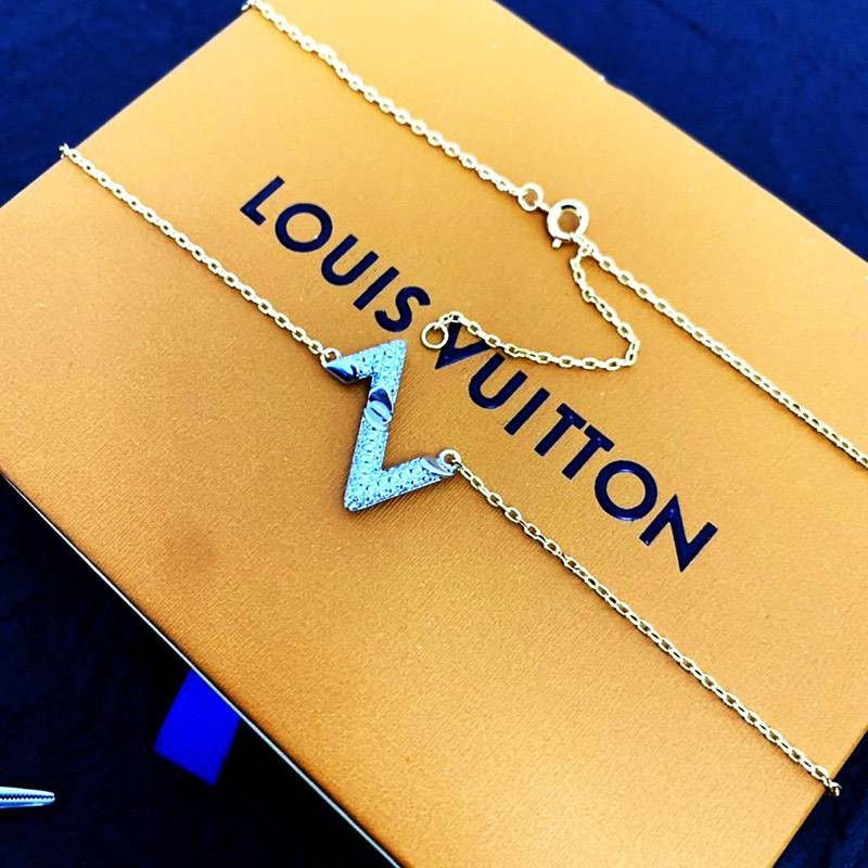 日本未入荷ルイヴィトン パンダンティフ LV ヴォルト 偽物 アップサイド ダウン vuy62468人気
