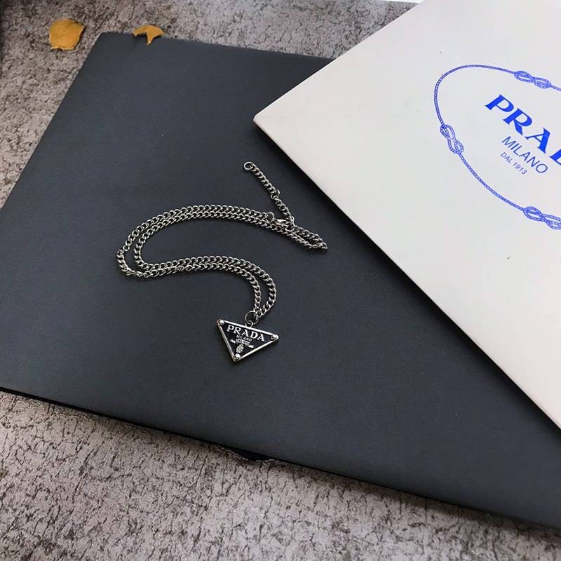 新作 プラダ シンボル ネックレス スーパーコピー 送料込 pud59015通販