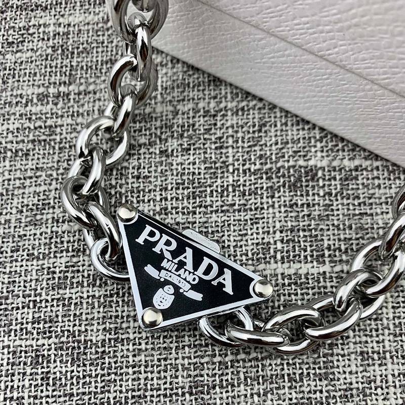 大人気！新作 プラダ シンボル ネックレス 偽物 puj76273N級品