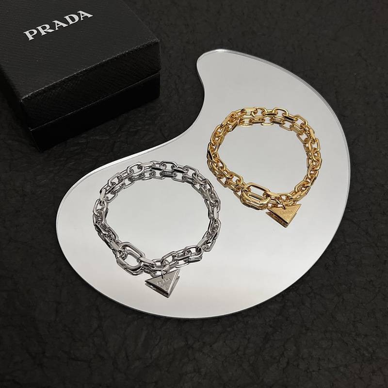 定番 プラダ ロゴトライアングル ブレスレット 【人気商品】 pul92500高い品質