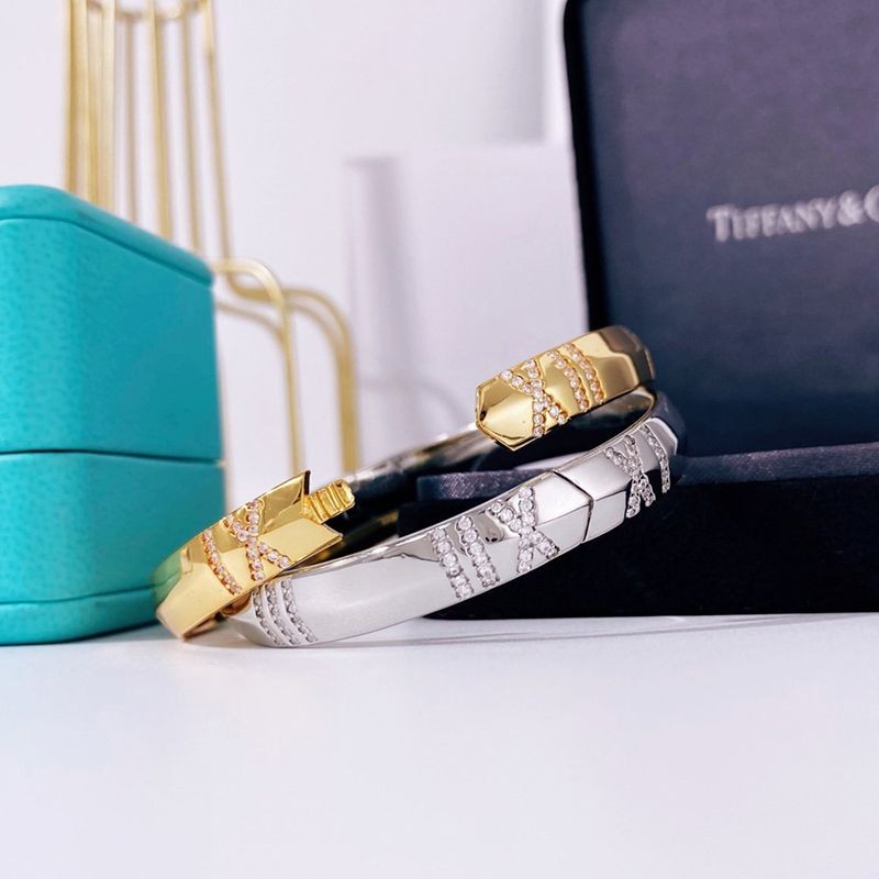 人気No1 春の新作 ティファニー コピー Atlas X Closed "Narrow" Hinged Bangle Tig37405激安送料無料
