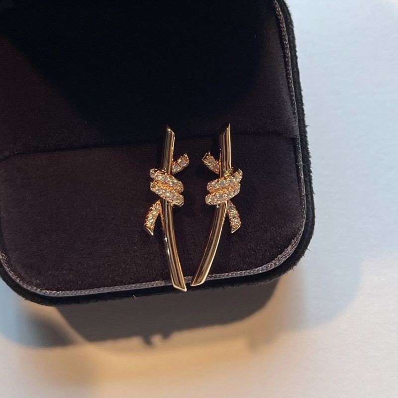 希少色ティファニー Knot ピアス 18K ダイヤモンド コピー Tik30864人気