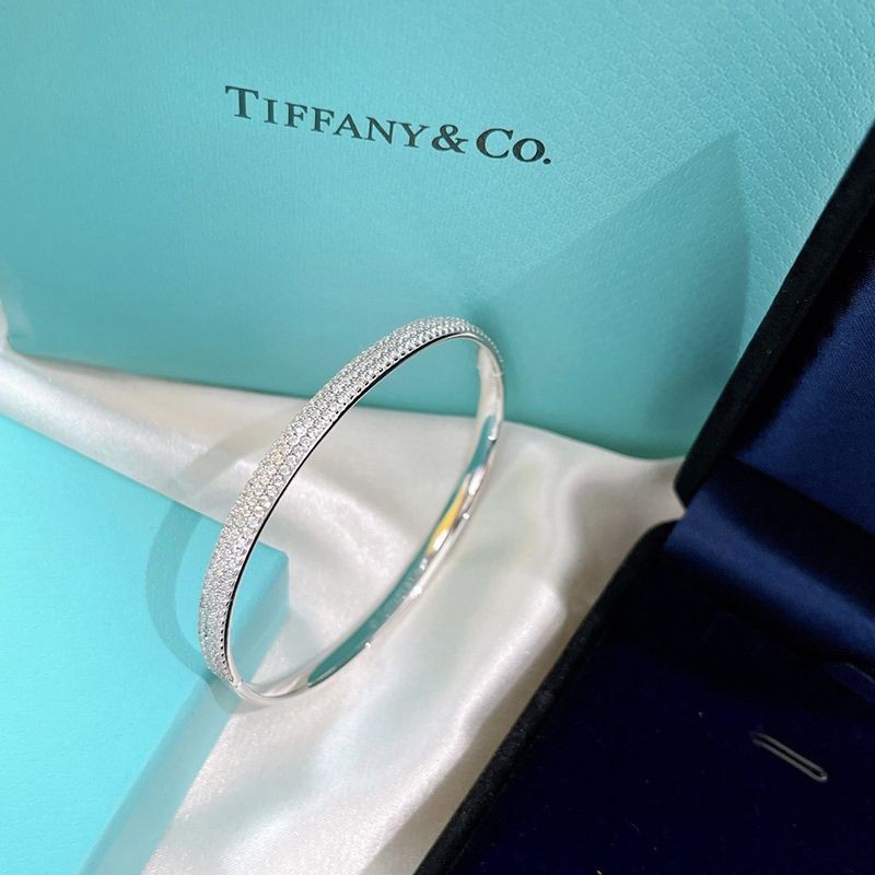 大人気！【ティファニー】特別な贈り物にも☆Three-row Hinged Bangle Tip45732代引きを販売