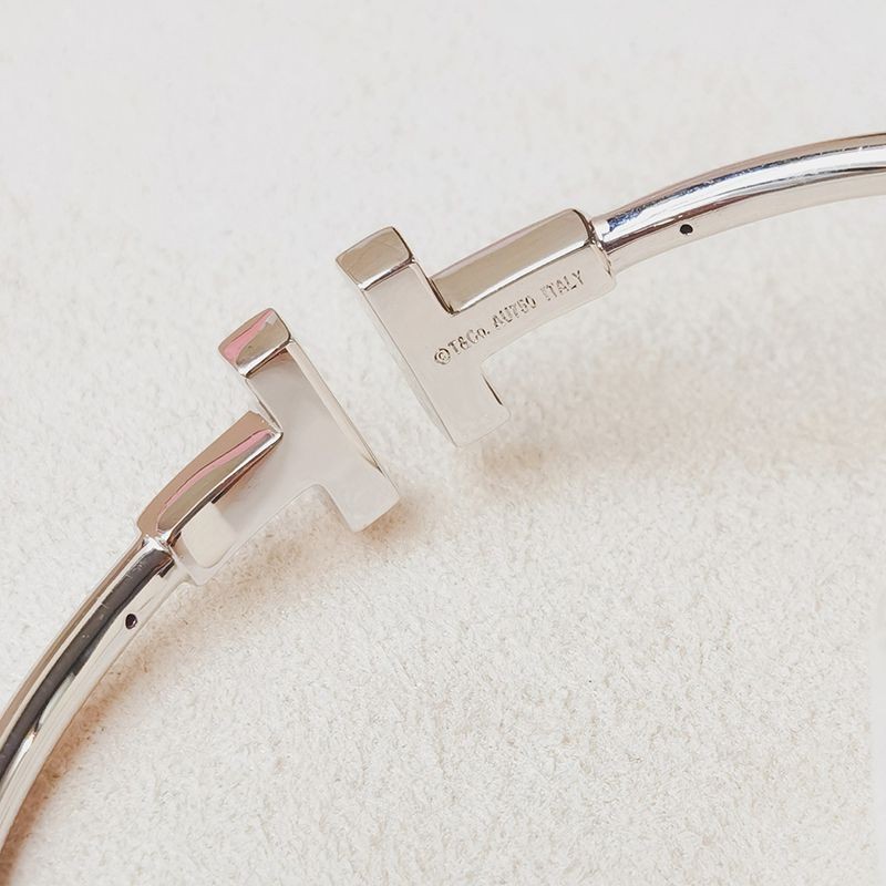 【日本未発売】ティファニー T ダイヤモンド コピー ワイヤーブレスレット Tip58404N級品
