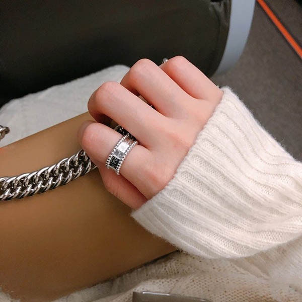 ヴァンクリーフ ペルレ シグネチャー リング コピー 2色 VCARN32400通販