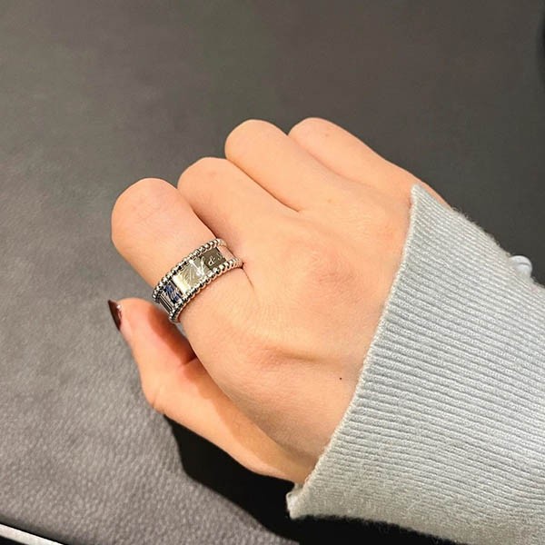 ヴァンクリーフ ペルレ シグネチャー リング コピー 2色 VCARN32400激安送料無料