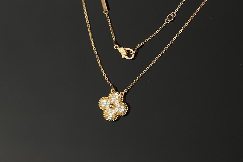 世界中で大人気♪ヴァンクリーフ&アーペル 偽物 ヴィンテージアルハンブラ ペンダント vae86019N級品
