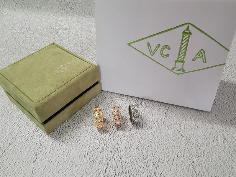 【限定カラー】【ヴァンクリーフ&アーペル】ペルレ クローバー リング ミディアム VCARO9LO00通販