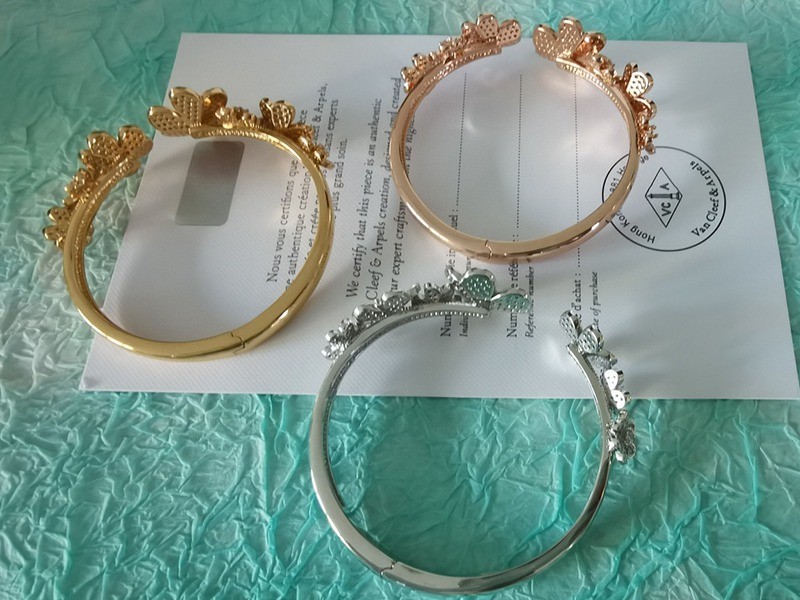 最安値挑戦 ヴァンクリーフ&アーペル＊フリヴォル 偽物 ブレスレット ７フラワー vam74371