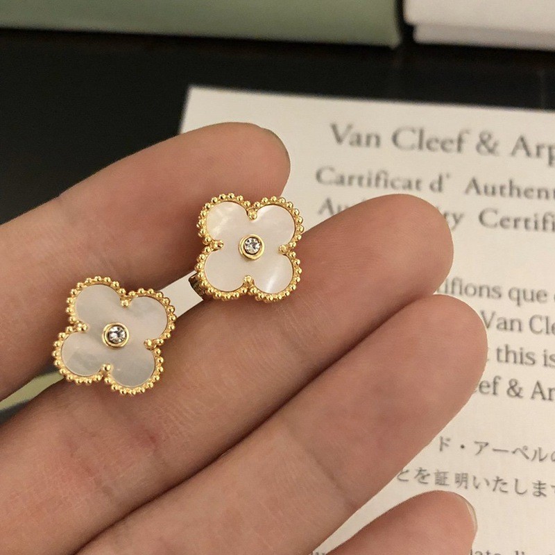 可愛い ヴァンクリーフ&アーペル イエローゴールドピアス 偽物 イヤリング vao38051人気