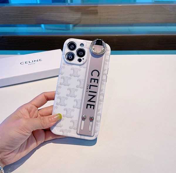 《大人気》セリーヌ ハンドストラップ付き iPhone ケース スーパーコピー Cek66147高い品質