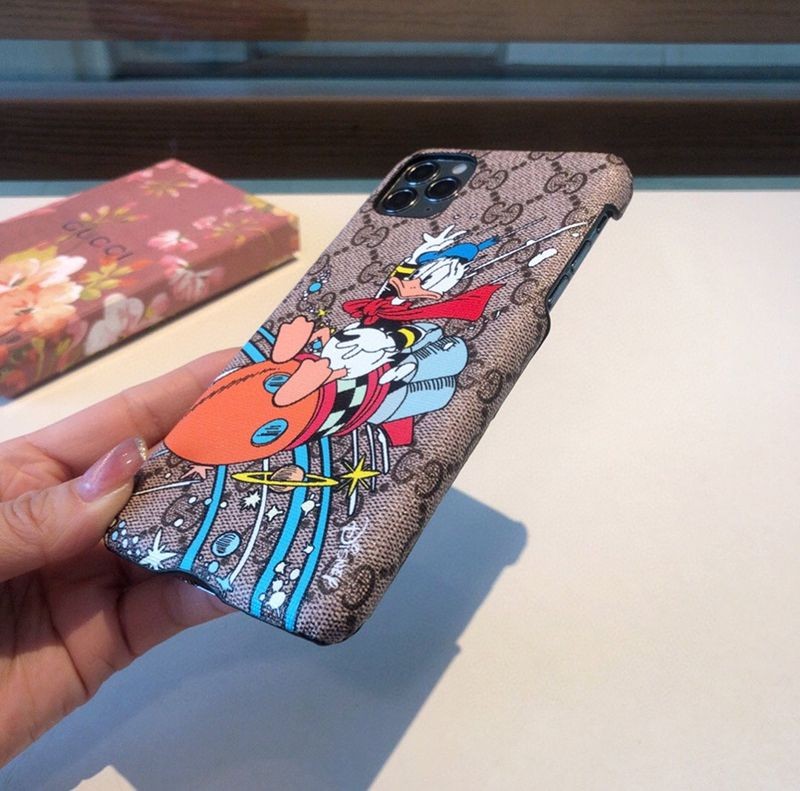 大人気!!新色グッチ ディズニーコラボ ドナルドダック iPhoneケース 偽物 gub66546通販