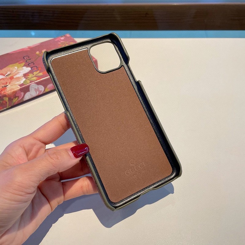 ★日本!!人気！【人気コラボ 】グッチ×ドラえもんコピー iPhone13/12/11 ケース647806 2T200 8919高い品質