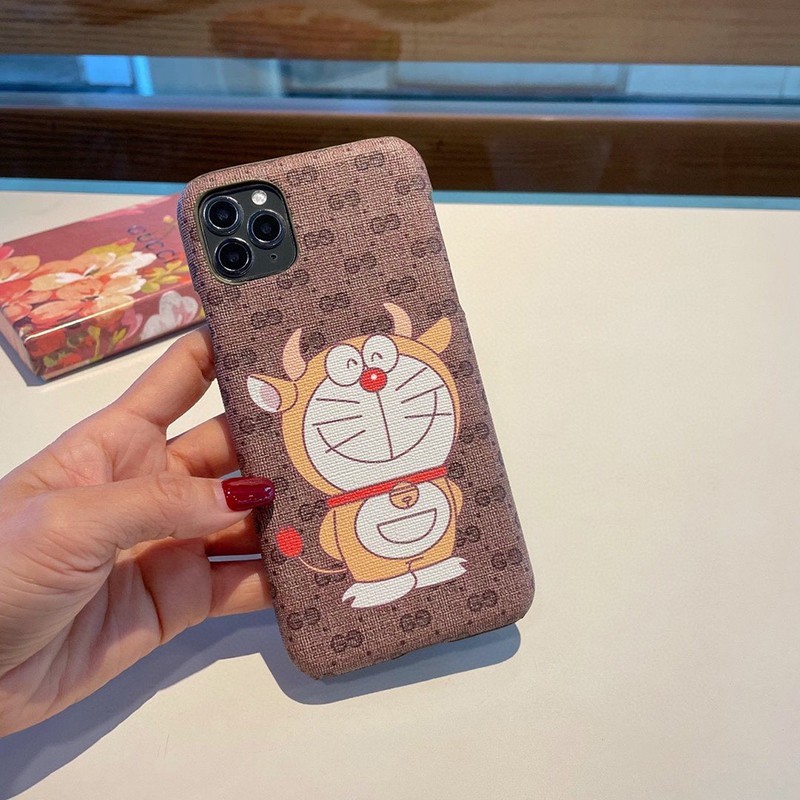 ★日本!!人気！【人気コラボ 】グッチ×ドラえもんコピー iPhone13/12/11 ケース647806 2T200 8919激安通販サイト