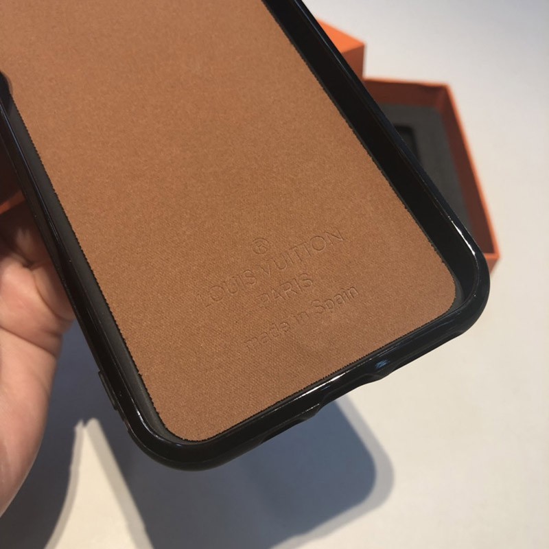 送料込 ルイヴィトン スマホケース コピー IPHONE 11/12/13/Pro/ProMax vua55068高い品質