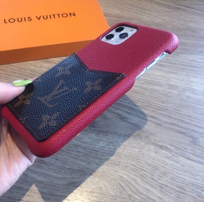 【即発】新作ルイヴィトン iPhoneケースコピー レッド スカーレット LVロゴ vuo36686高い品質