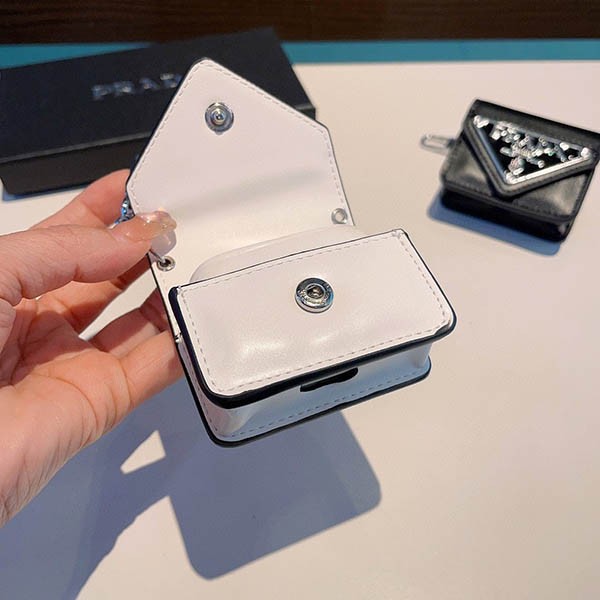 可愛い プラダ サフィアーノレザー AirPods Pro ケース 偽物 pue87586代引きを販売