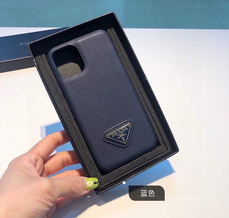 送料込 プラダ ケース コピー トライアングルロ レザーiPhone12/proケース pum41888