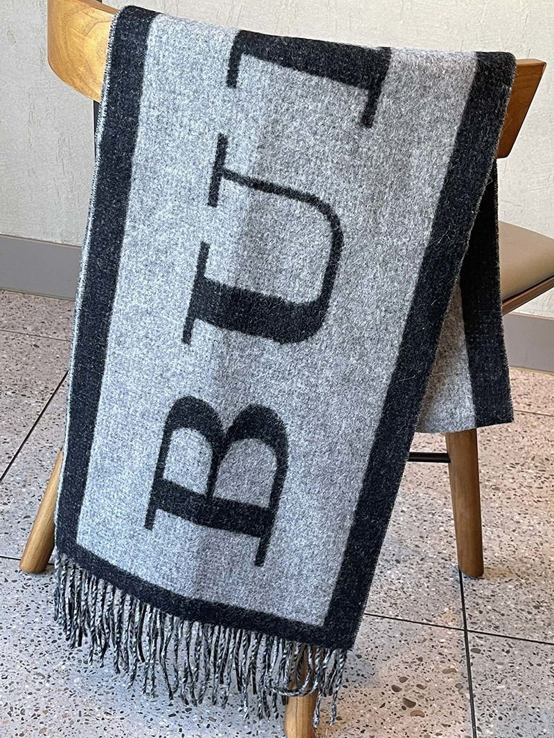 目を惹くカラーバーバリー リバーシブル ロゴジャカード カシミアスカーフ コピー Bao94404最高級