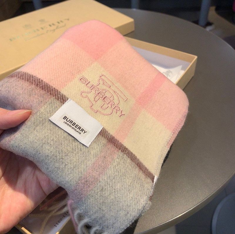 《大人気》バーバリー クラシック カシミヤ チェック マフラー 偽物 Bar91048高い品質