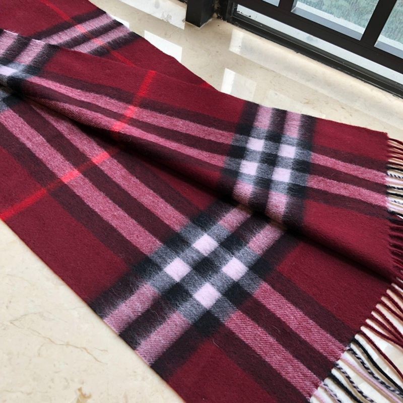 人気急上昇バーバリー 偽物 クラシック カシミヤ チェック マフラー Bav23394代引きを販売
