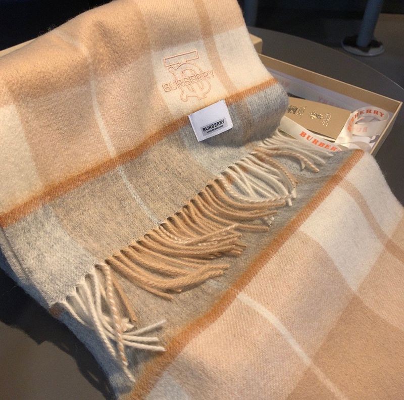 秋冬新作バーバリー 偽物 クラシック カシミヤ チェック マフラー Bax60663N級品