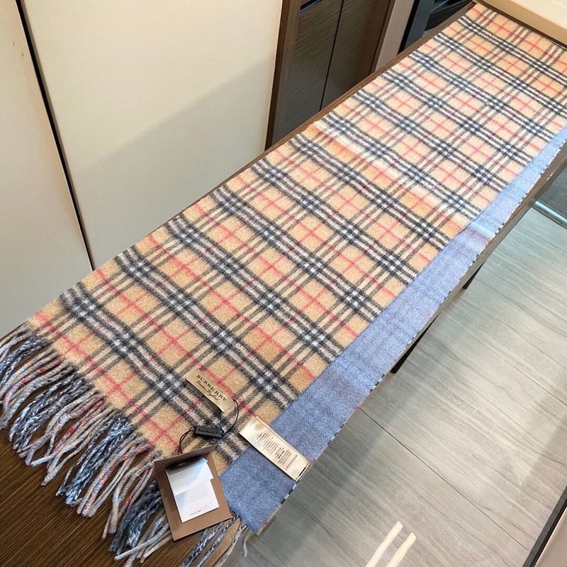 可愛いバーバリー リバーシブル チェック カシミアスカーフ 偽物 Bax88269人気