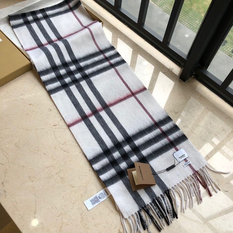 【日本未発売】バーバリー コピー クラシック カシミヤ チェック マフラー Baz83709激安送料無料