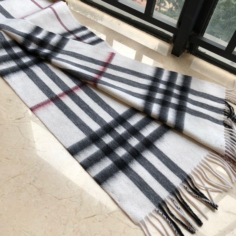 【日本未発売】バーバリー コピー クラシック カシミヤ チェック マフラー Baz83709人気