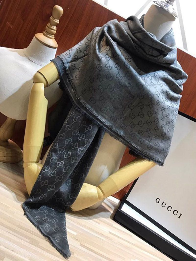 大人気！グッチ GGジャカード ウール スカーフ gue79626N級品
