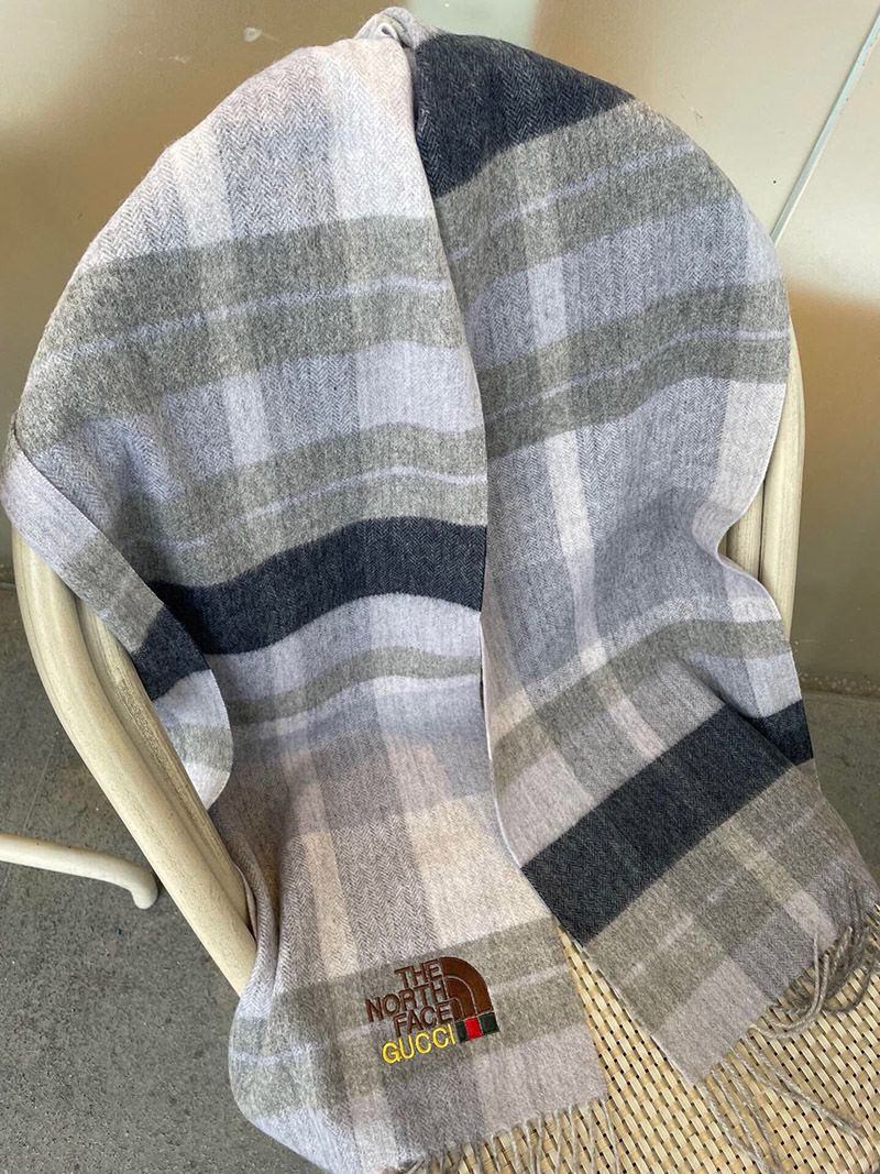 日本未入荷 グッチ x ノースフェイ チェック 偽物カシミヤ スカーフ gug84218人気