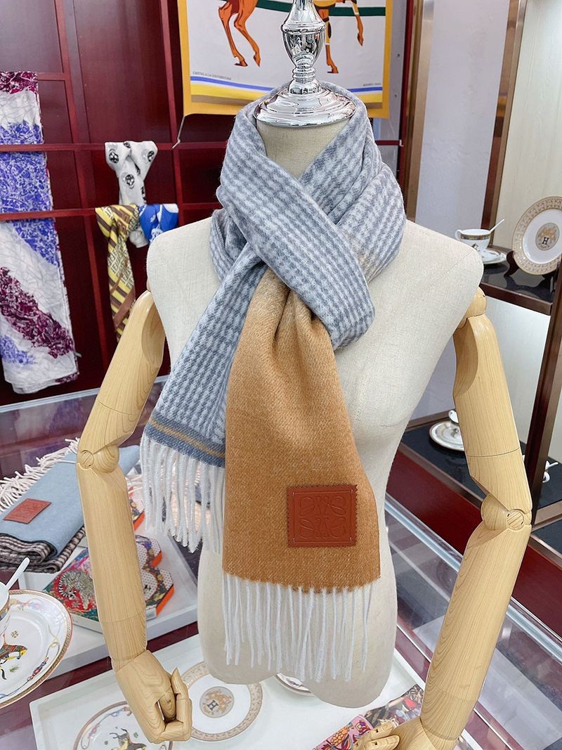 大人気!!新色ロエベ 偽物 勾配 チェック スカーフ (カシミヤ) loi37284