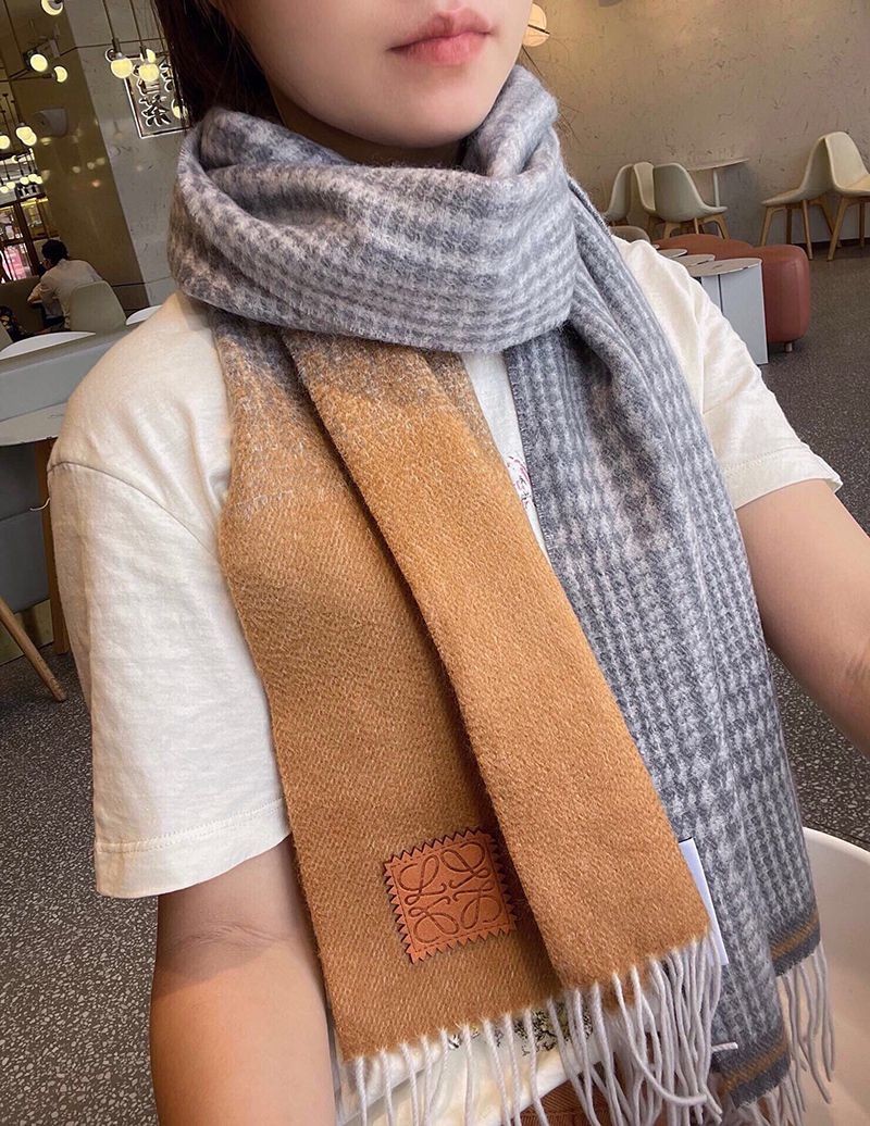 セール新作ロエベ 偽物 チェック スカーフ (カシミヤ) los66527代引きを販売