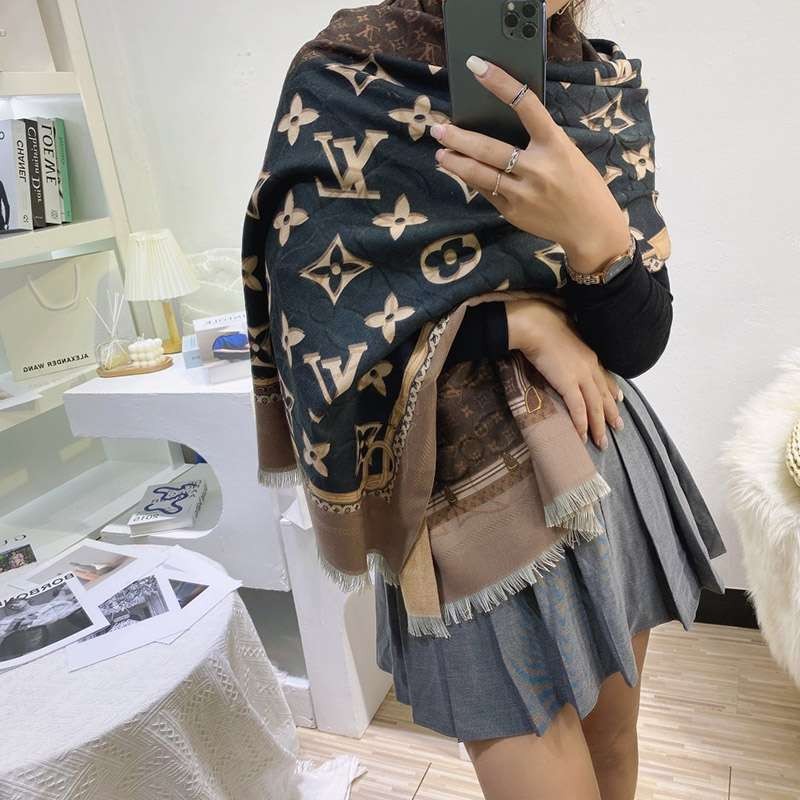 定番人気 ルイヴィトン カシミヤ タッセル マフラ 偽物 vuf84069通販