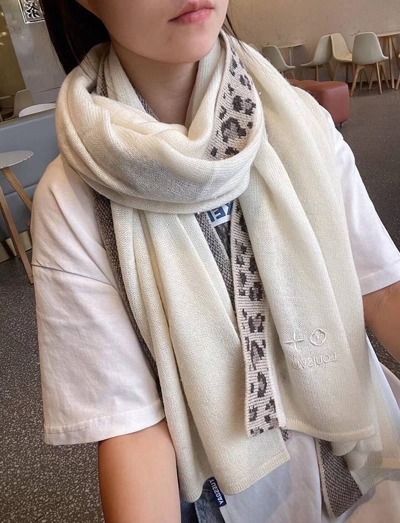 大人気！ルイヴィトン カシミヤ マフラー 偽物 レオパード柄 vuj37311通販