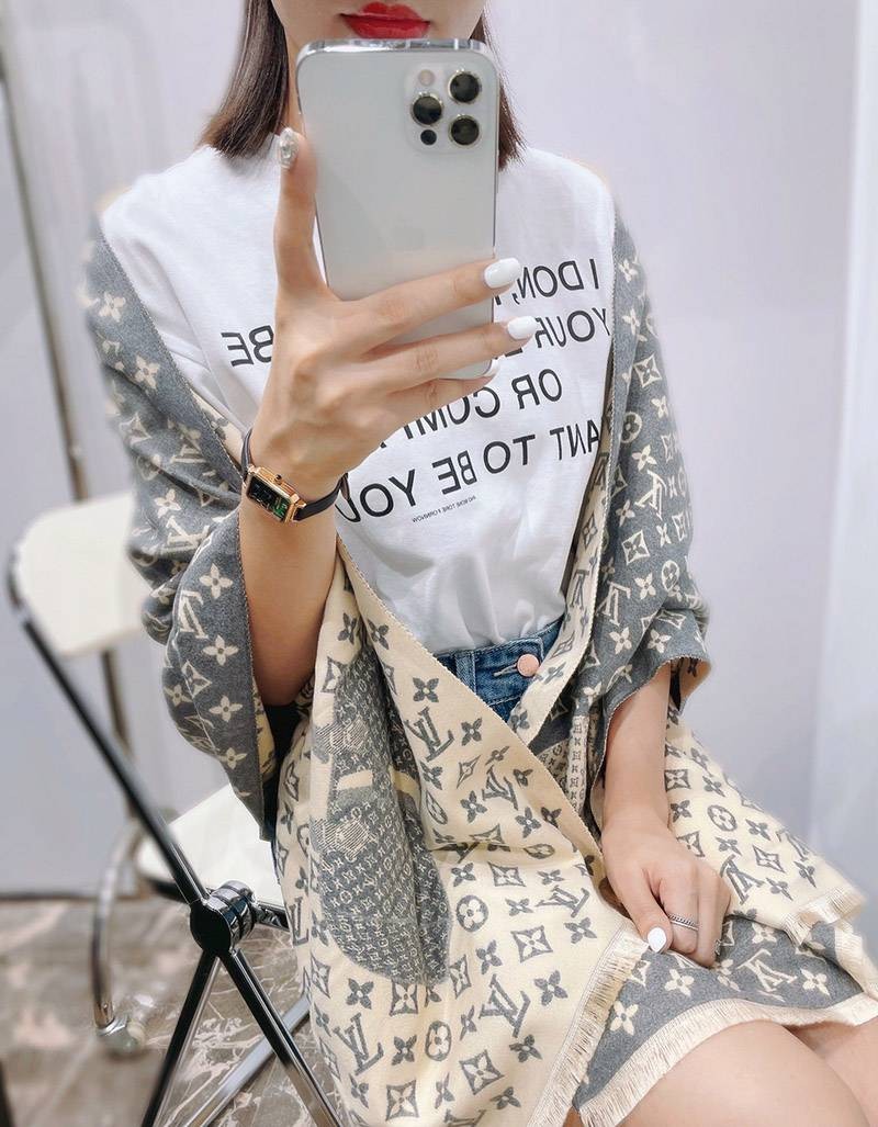 ☆超人気☆ルイヴィトン カシミヤ・シルクマフラー コピー vul71289通販