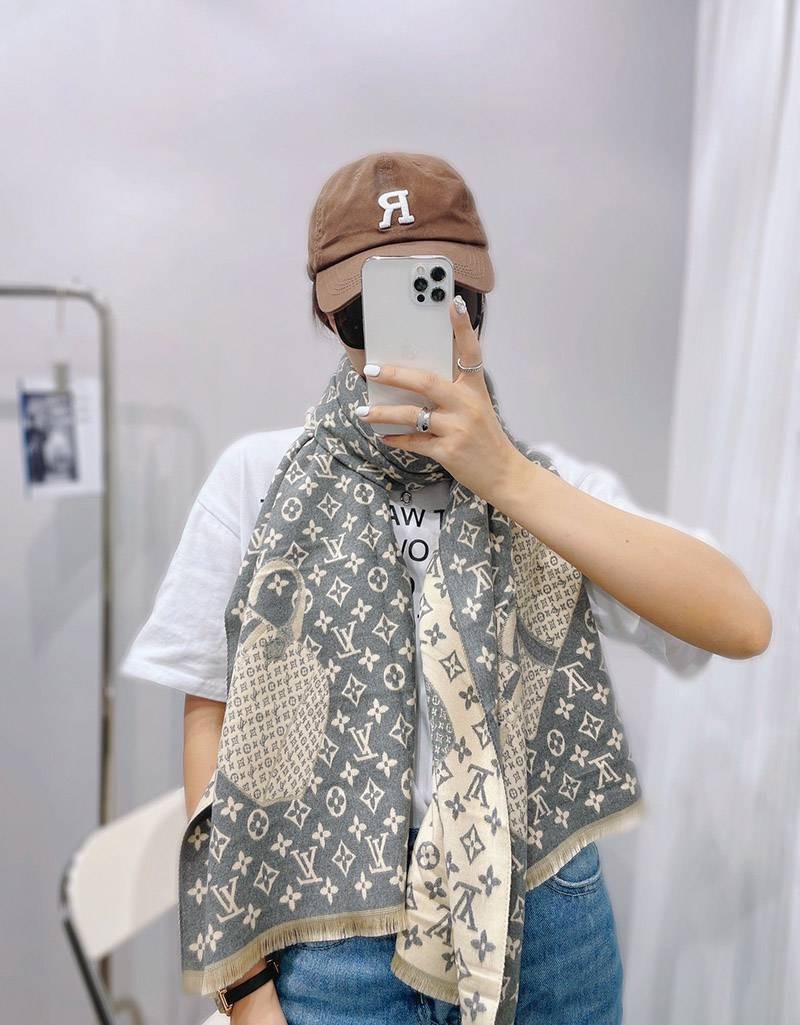 ☆超人気☆ルイヴィトン カシミヤ・シルクマフラー コピー vul71289人気